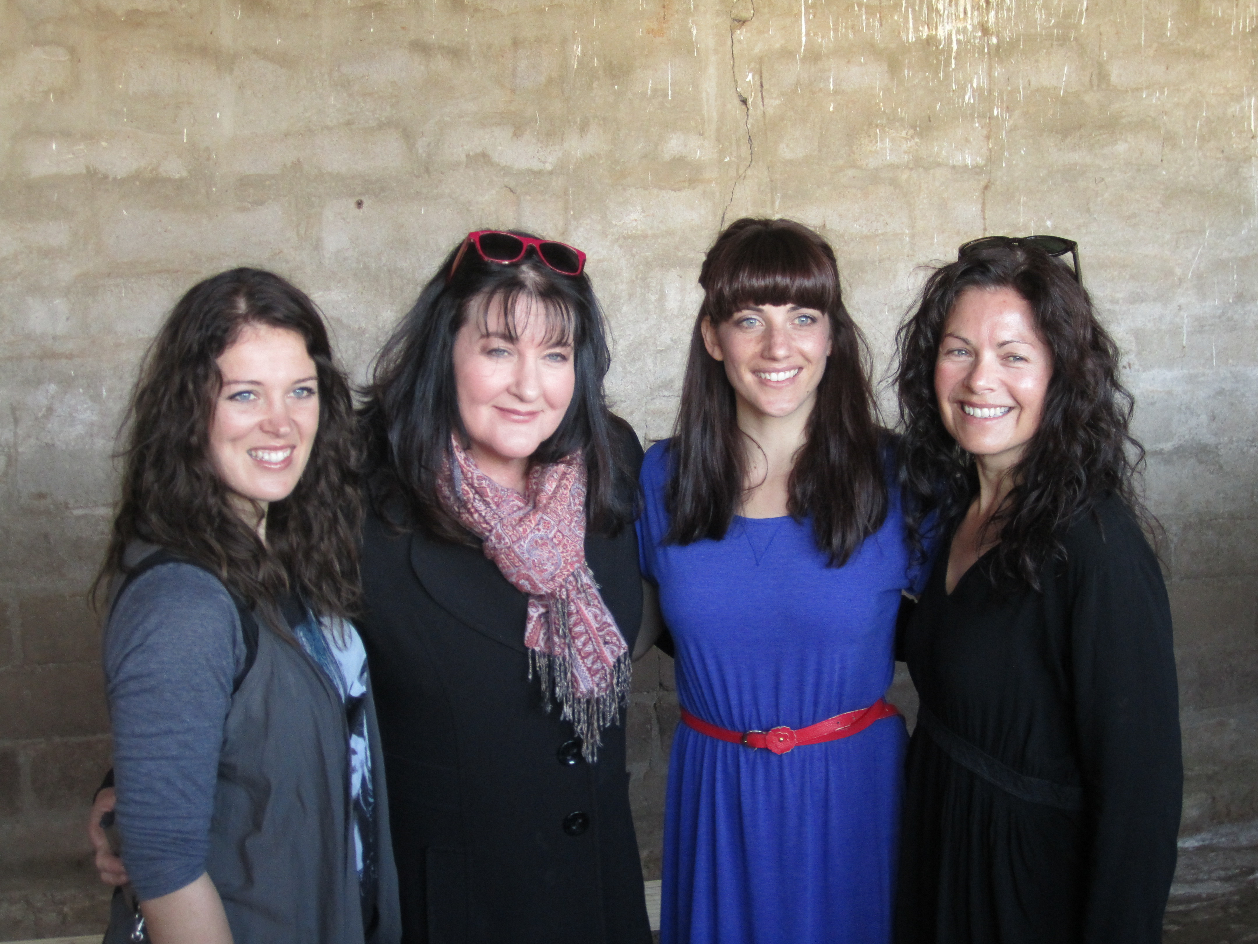 2013 - Tydens die verfilming van ‘Stuur Groete Aan Mannetjies Roux’- vlnr: Steffie le Roux, ek, Anna-Mart van der Merwe en Lizelle De Klerk